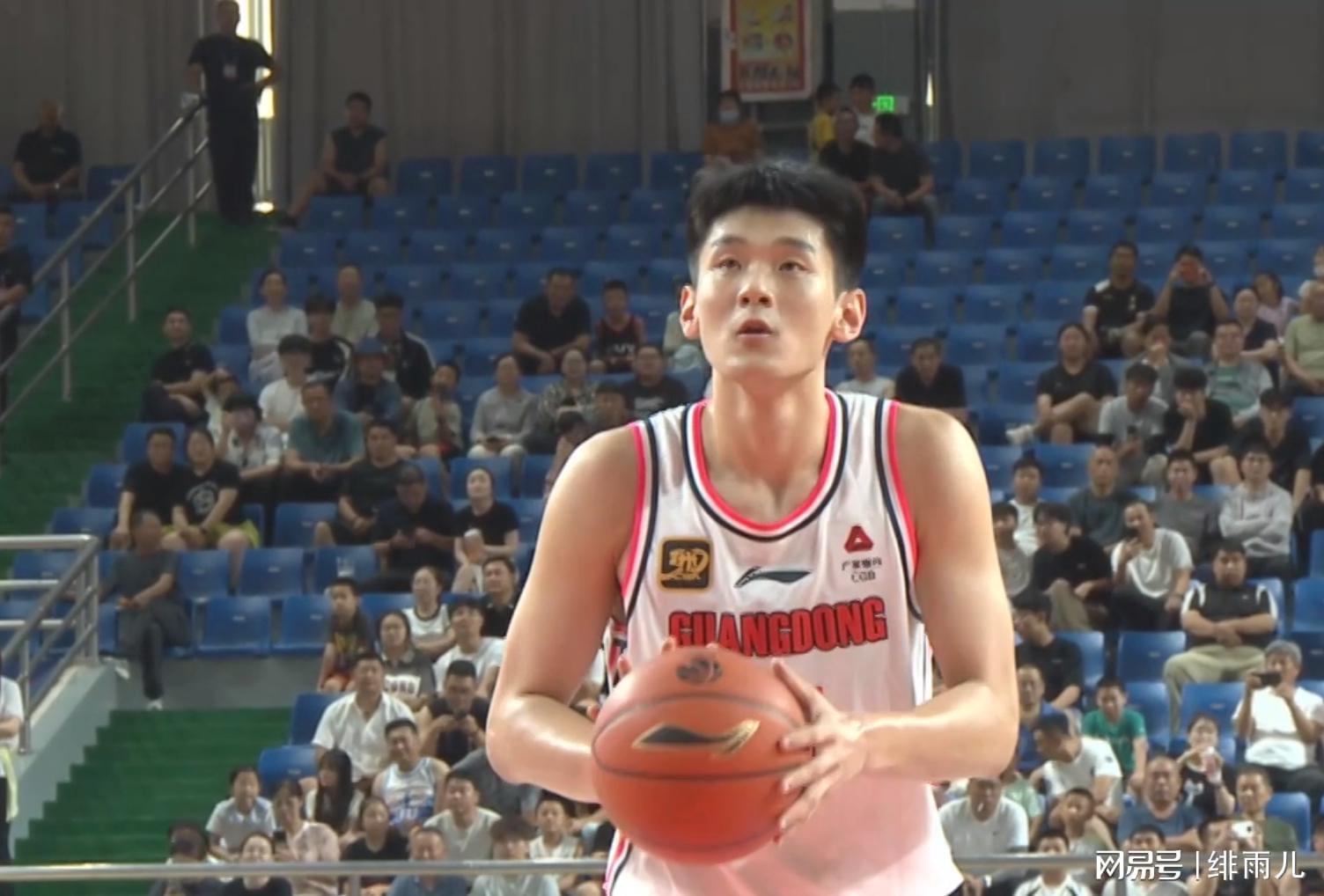 赛事直播-正式上位！男篮顶级内线被杜锋重用，刚出道就成广东队第三当家！