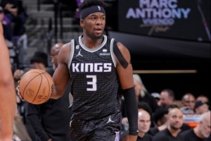 媒体人：有两家北区CBA球队有意前NBA球员特伦斯-戴维斯