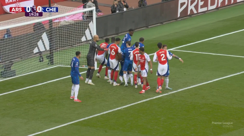 邮报：英超将重点整治拉扯阻挡等干扰对手的违规动作