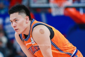 攻防都很努力！李弘权10中4拿到12分10板3助&amp;送出3次封盖