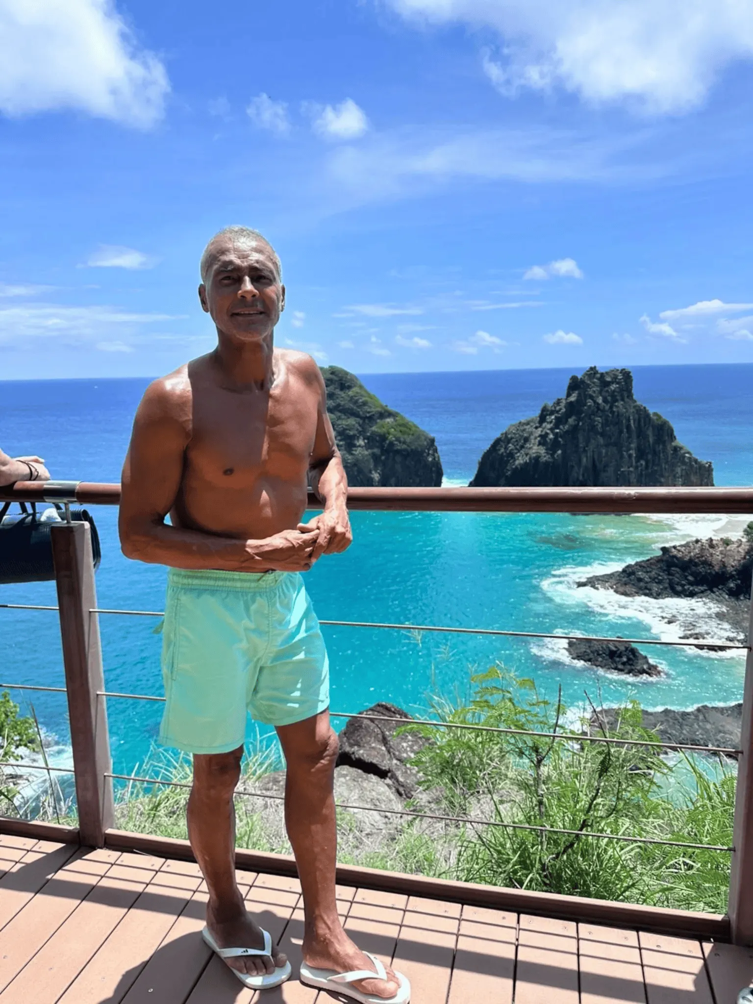 罗马里奥被比他小35岁学生女友甩了，他被曝与对方闺蜜出轨